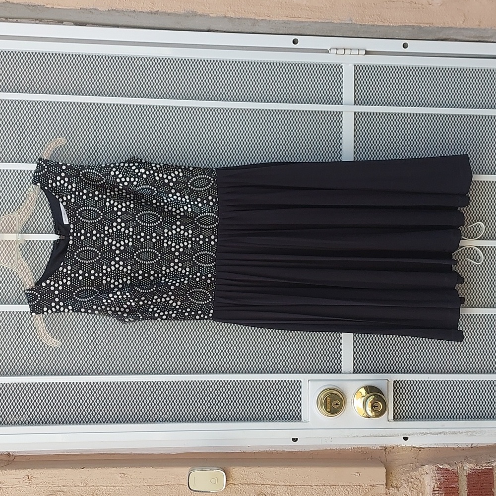 NEW YORK and CO BLACK SILVER PLEATED DRESSS SIZE 0